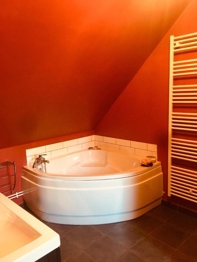 Les Glycines De Bougy Bed & Breakfast Екстериор снимка