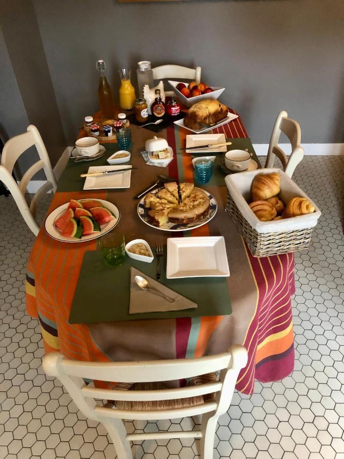 Les Glycines De Bougy Bed & Breakfast Екстериор снимка
